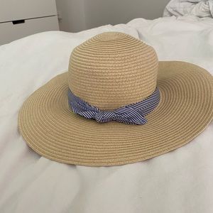 Loft floppy straw hat
